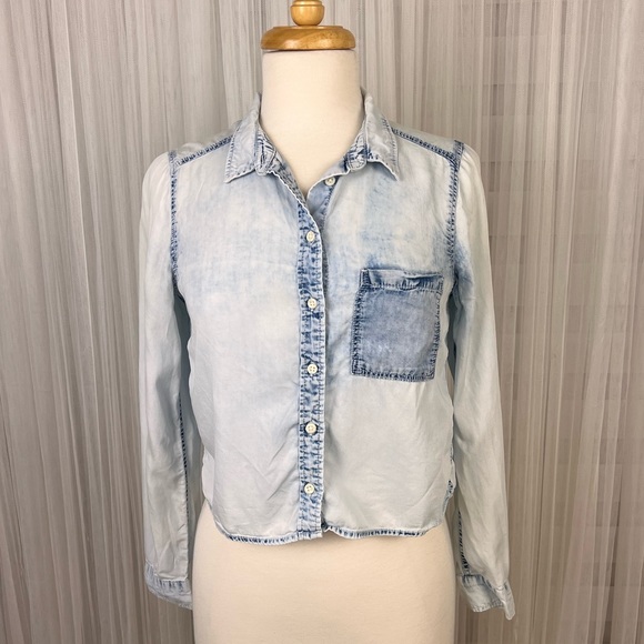 H&M Light Wash Distressed Cropped Denim Shirt – Size US 4 - Picture 1 of 5